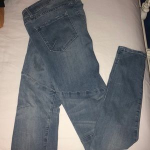 Light wash skinny jeans